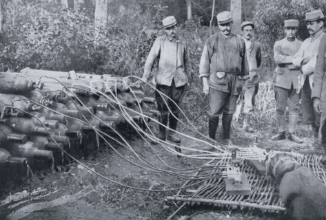 French soldiers with gas cylinders, World War I, 1915. Artist: Unknown