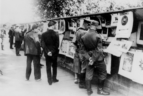 Second-hand book and print stalls on the bank of the Seine, German-occupied Paris, 1940. Artist: Unknown