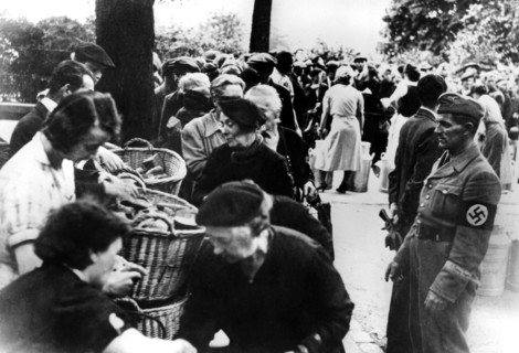 Food relief for refugees returned to Paris after the German capture of the city, 1940. Artist: Unknown