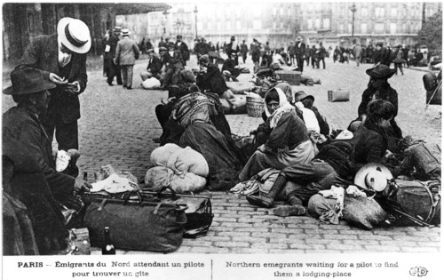 Refugees from the north waiting for a guide to find them lodgings, Paris, World War I, 1914-1918. Artist: Unknown