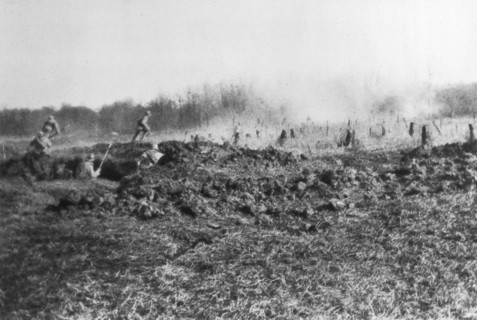 French counter-attack between the Somme and the river Oise, Picardy, France, 1918. Artist: Unknown