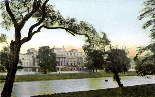 Buckingham Palace, London, 20th Century. Artist: Unknown