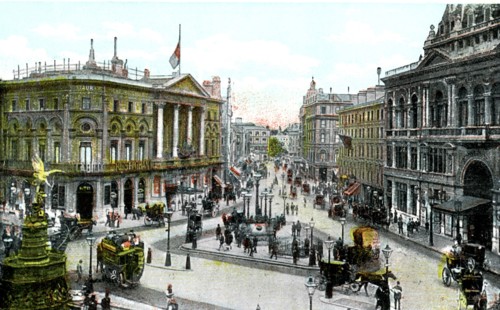 Piccadilly Circus, London, 20th Century. Artist: Unknown