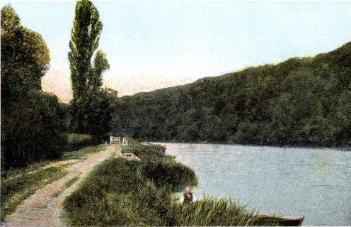 Towing path alongside the Thames, Maidenhead, Berkshire, 20th Century. Artist: Unknown