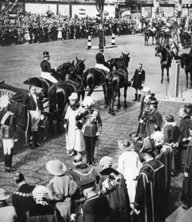 King George V and the mayors of the north London boroughs at Marylebone, Silver Jubilee, 1935. Artist: Unknown