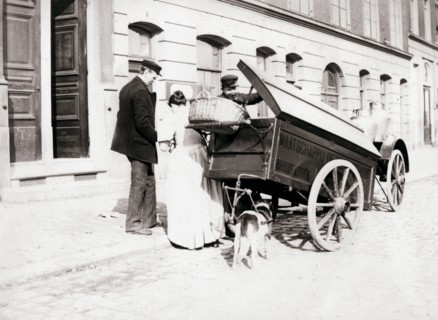 People and dogcart, Antwerp, 1898. Artist: James Batkin