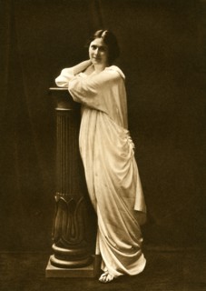 Miss Isadora Duncan, late 19th century.Artist: Dover Street Studios