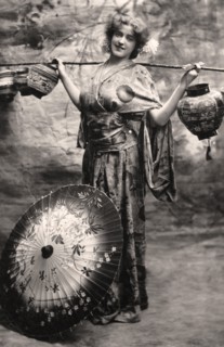 Denise Orme (1885-1960), English singer, early 20th century.Artist: Bassano Studio