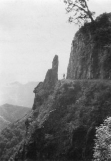 Mountains between kalsi and Chakrata, India, 1917. Artist: Unknown