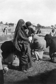 Women collecting water at on the Tigris River, Baghdad, Iraq, 1917-1919. Artist: Unknown