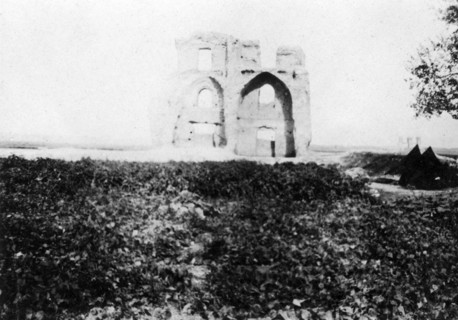 Old ruin on the banks of the Tigris River, Mosul, Mesopotamia, 1918. Artist: Unknown