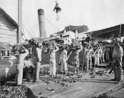 Loading bananas, Port Antonio, Jamaica, c1905.Artist: Adolphe Duperly & Son