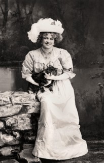 Marie Studholme (1875-1930), English actress, 1900s.Artist: Foulsham and Banfield