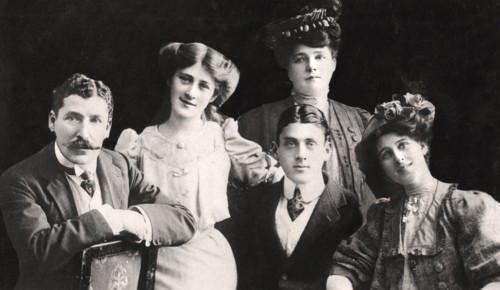 The Dare Family, early 20th century. Artist: Unknown