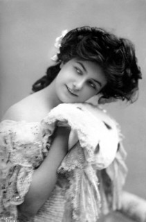 Ethel Oliver, actress, 1900s.Artist: Rapid Photo Company