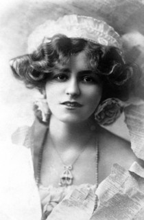 Gabrielle Ray (1883-1973), English actress, 1900s.Artist: W&D Downey