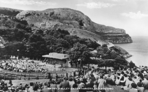 Happy Valley entertainers, Llandudno, 20th century. Artist: Unknown