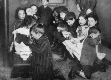 Children in a communal kitchen, London, 1917 (1936). Artist: Unknown