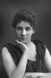 Elizabeth Robins (1862-1952), American actress, playwright, novelist, and suffragette, 1893.Artist: W&D Downey