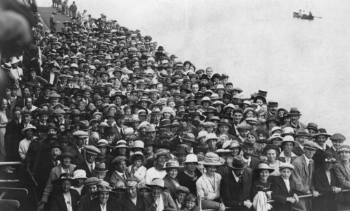 People waiting to go on a boat trip, Bournemouth Pier, August 1921. Artist: Unknown