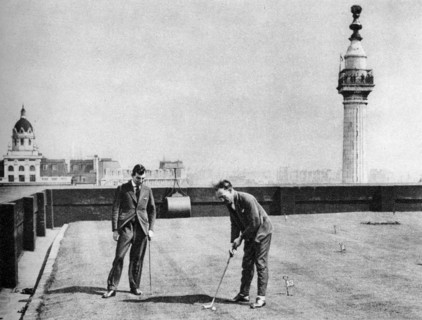 A putting green on the roof of Adelaide House, near London Bridge, London, 1926-1927. Artist: Unknown