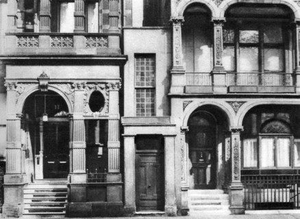 London's smallest house, 1926-1927. Artist: Unknown