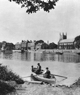 Ferry across the Thames to the 'London Apprentice' inn, Isleworth, London, 1926-1927.Artist: McLeish