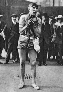 Escapologist entertaining theatre-goers in the 'pit' queue, London, 1926-1927. Artist: Unknown