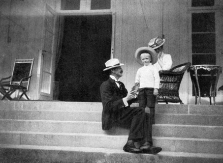King Haakon VII of Norway, his son Olav and Princess Victoria at Bygdøy, Norway, 1908.Artist: Queen Alexandra