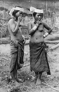 Lisum women of central Borneo, 1922. Artist: Dr Charles Hose
