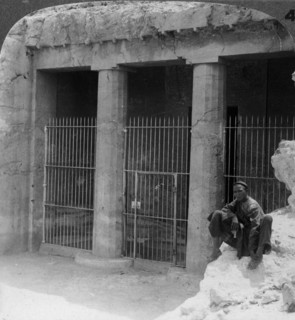 'The tomb of a feudal lord at Beni Hasan, built about 1900BC, Egypt', 1905.Artist: Underwood & Underwood