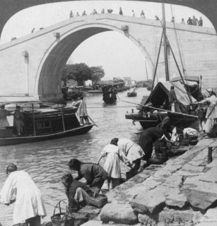 Woo Men Bridge and Grand Imperial Canal, Soo-chow (Suzhou), China, 1900.Artist: Underwood & Underwood