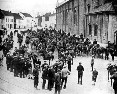 Belgian guns, made by Krupp, preparing for battle near Ghent, Belgium, First World War, 1914. Artist: Unknown