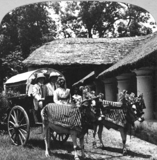 Leaving the dak bungalow for a 'bile-gharry', Belgaum district, southern India, 1900s.Artist: Realistic