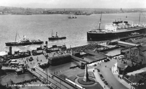 The landing stage at Liverpool docks, Merseyside, early 20th century. Artist: Unknown