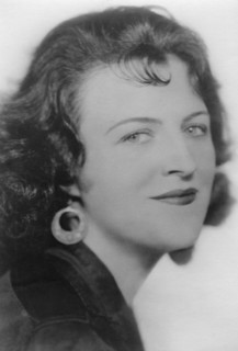 Gracie Fields (1898-1979), English singer and comedienne, c1920s. Artist: Unknown