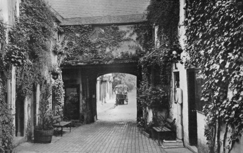 Courtyard of the Saracen's Head inn, Southwell, Nottinghamshire, 1924-1926. Artist: Unknown
