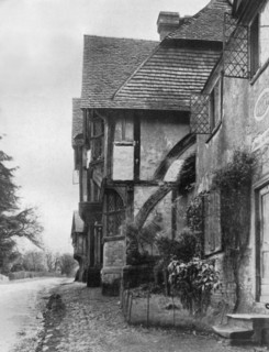 Old house at Chiddingstone, Kent, 1924-1926.Artist: Herbert Felton
