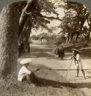 Travellers resting under the pines at Suzukawa, old post road from Tokyo to Kyoto, Japan, 1904.Artist: Underwood & Underwood