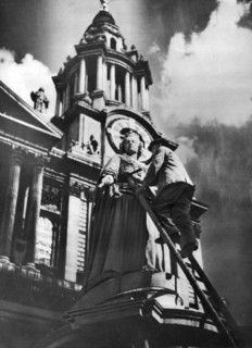 Cleaning the statue of Queen Anne as part of King George V's silver jubilee celebrations, 1935. Artist: Unknown