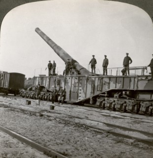 16 inch railway gun which pulverised the Hindenburg Line, World War I, France, 1917-1918.Artist: Realistic Travels Publishers