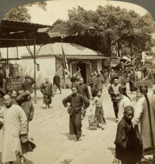 Street scene, Canton, China.Artist: Underwood & Underwood