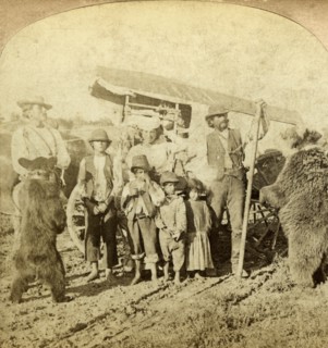 Gypsies and dancing bears on the road.Artist: Underwood & Underwood