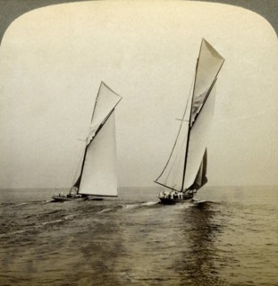 'Shamrock I' and 'Shamrock III' in a trial race off Sandy Hook, USA.Artist: Underwood & Underwood