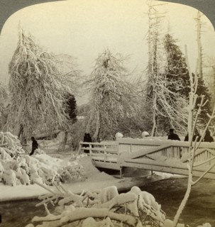 Winter scene, Luna Island, Niagara Falls, New York, USA.Artist: Underwood & Underwood