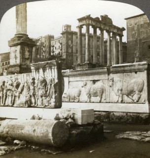 Bas reliefs of Trajan and Column of Phocas in the Forum, Rome, Italy.Artist: Underwood & Underwood