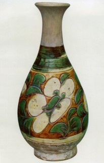 Earthenware vase, Chinese, Tang dynasty, 618-907 (1925). Artist: Unknown