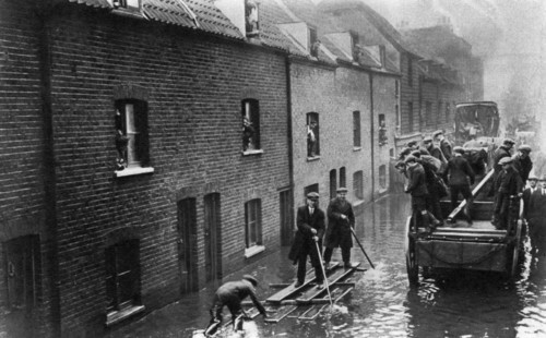 Flooding of London, January 1928 (1937). Artist: Fox