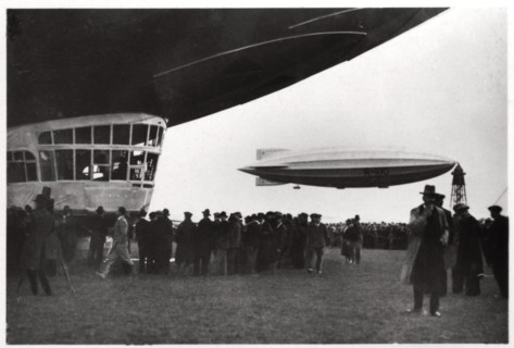 HM Airship R100, 1930 (1933). Artist: Unknown