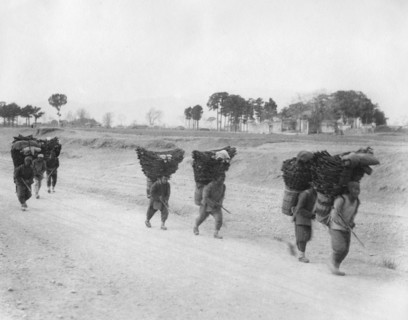 Charcoal bearers on the road to Peking, China, late 19th or early 20th century. Artist: Unknown